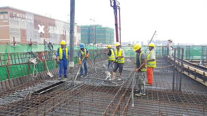 中水電四局深圳地鐵項目部9月創施工新高 建筑勞務分包助力5跨現澆箱梁高效完成